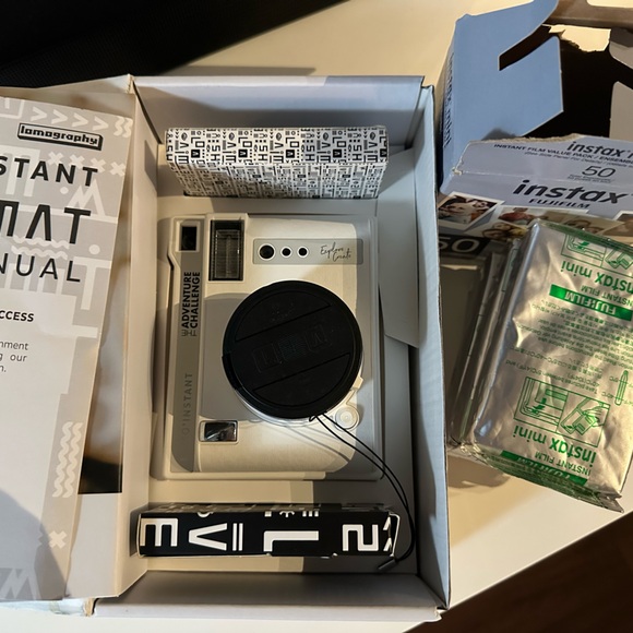 Lomo’Instant Automat Polaroid Camera - Picture 2 of 3